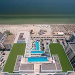 Royale Sundance 217 Infinity Pool & Mamaia Nord Navodari