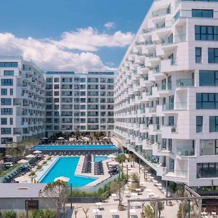 Royale Sundance 217 Infinity Pool & Mamaia Nord Apartment Navodari